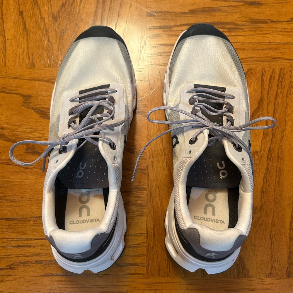 On Cloud sneakers. EUC, Women’s size 8.5.